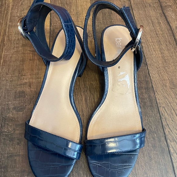NWOT-! Bar III, navy open toe w/ heel sandals - Picture 4 of 7